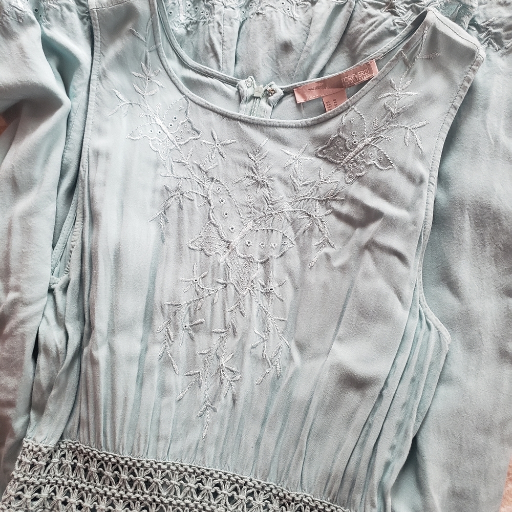 Gorgeous turquoise dress - Picture 2 of 7